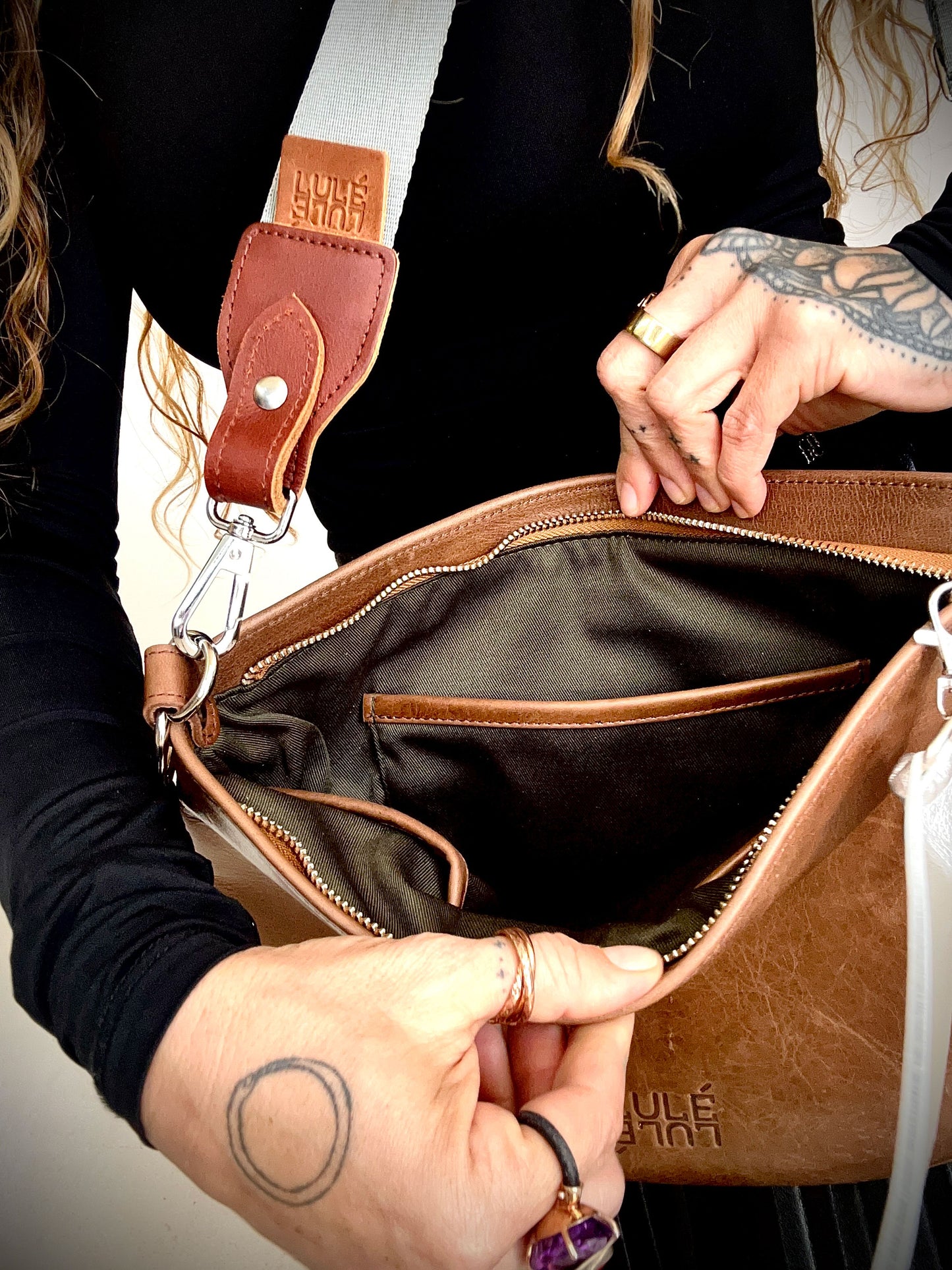 Duo Bag Silver & Brown — interior view of Mini Bag showing pockets and zipper, handmade leather | LULÉ LULÉ